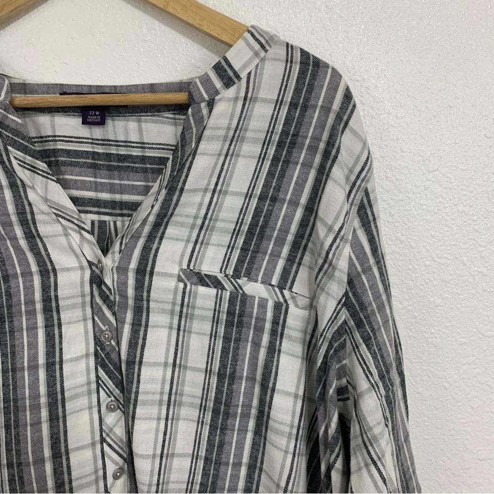 Roaman’s Grey White Oversized High Low Cozy Plaid Flannel Top Size 22W